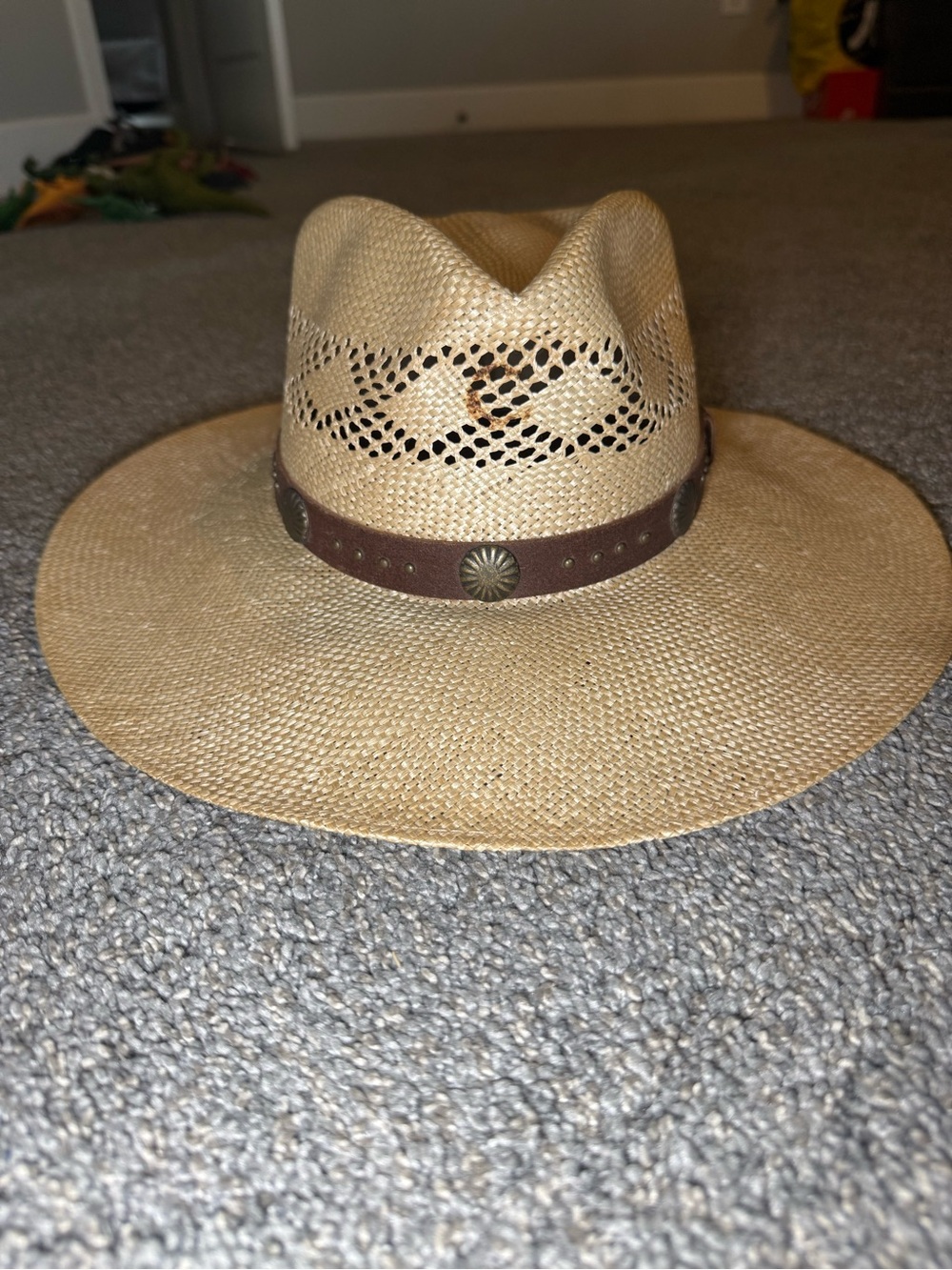 Women’s Western Charlie Horse straw hat with brown concho band